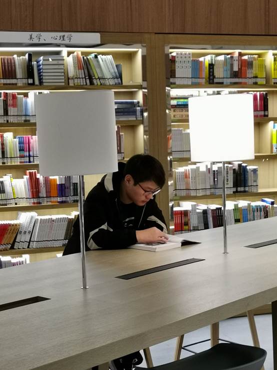 说明: D:\BB贝博艾弗森官方网站\我的文件\就业\2019-2020一学期\品学之星统计\许迎庆\许迎庆.jpg